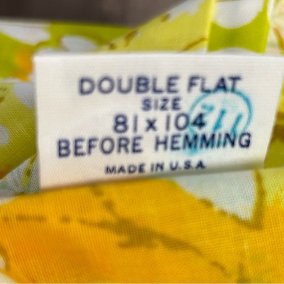 MORGAN JONES RARE VINTAGE 1970’s DAISIES with yellows/ orange/ greens- NWOT - Picture 3 of 4